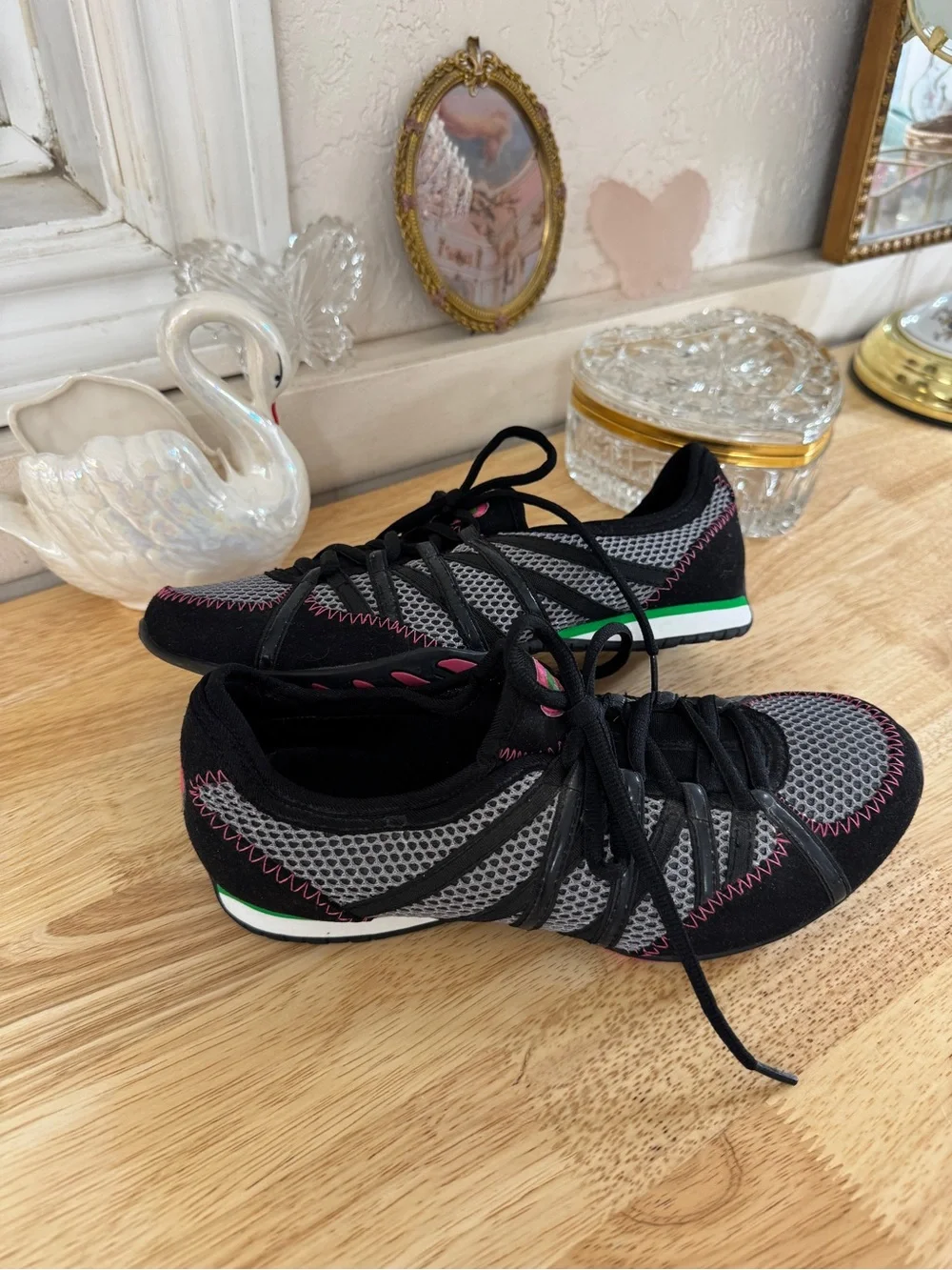 Rocket Dog Y2K Mesh Sneakers Size 8.5 | Black Pink Retro Trainers